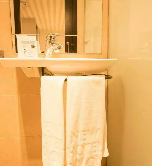 سوئیت جونیور برای معلولان, New Hotel Colon