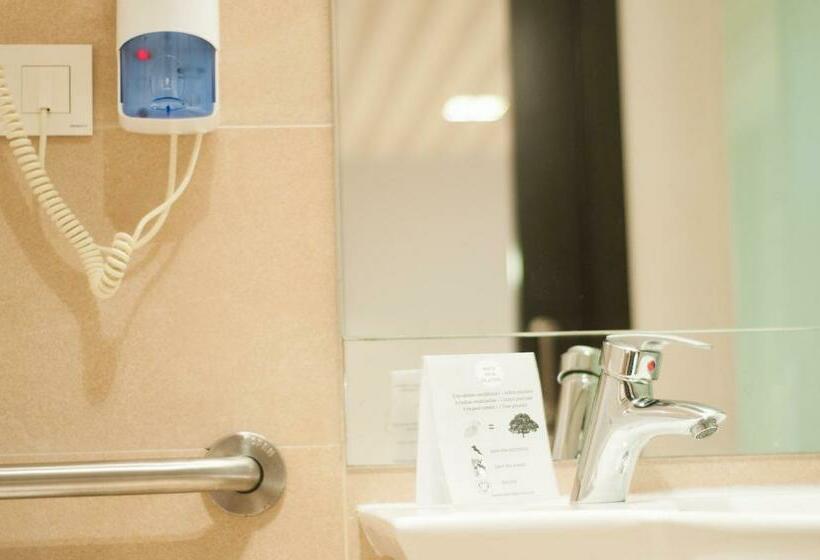 Полулюкс для Инвалидов, New Hotel Colon