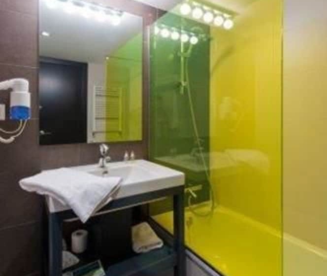 غرفة عائلية, New Hotel Colon