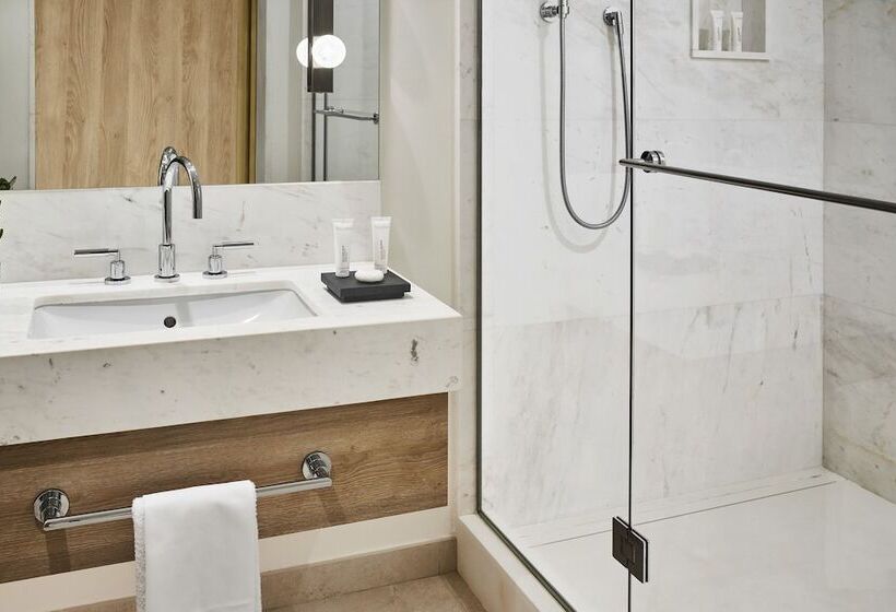 سوییت جونیور با چشمانداز دریا, Nobu Hotel Ibiza Bay