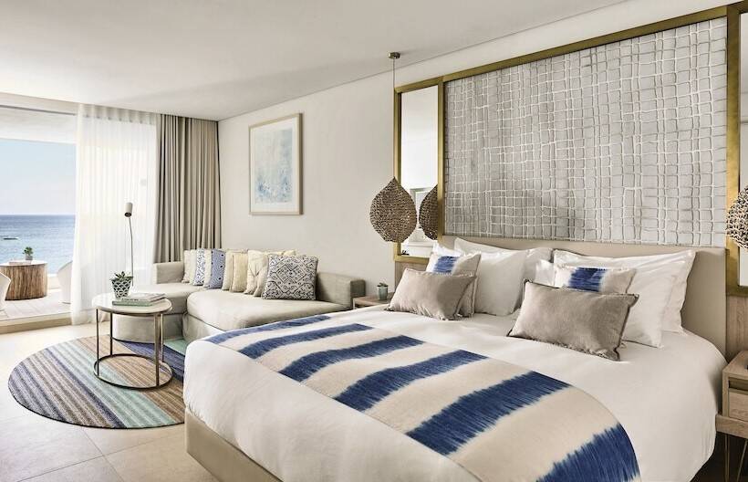 سوییت جونیور با چشمانداز دریا, Nobu Hotel Ibiza Bay