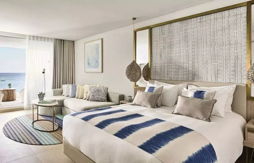 سوییت جونیور با چشمانداز دریا, Nobu Hotel Ibiza Bay