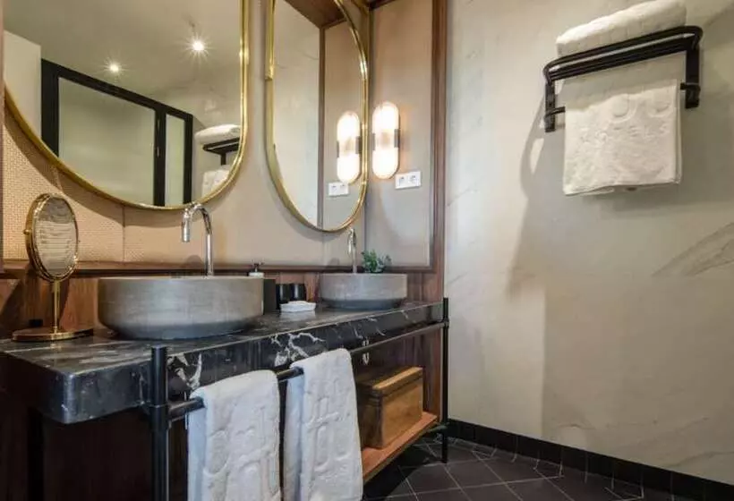 سوئیت جونیور پریمیوم, Only You Hotel Valencia