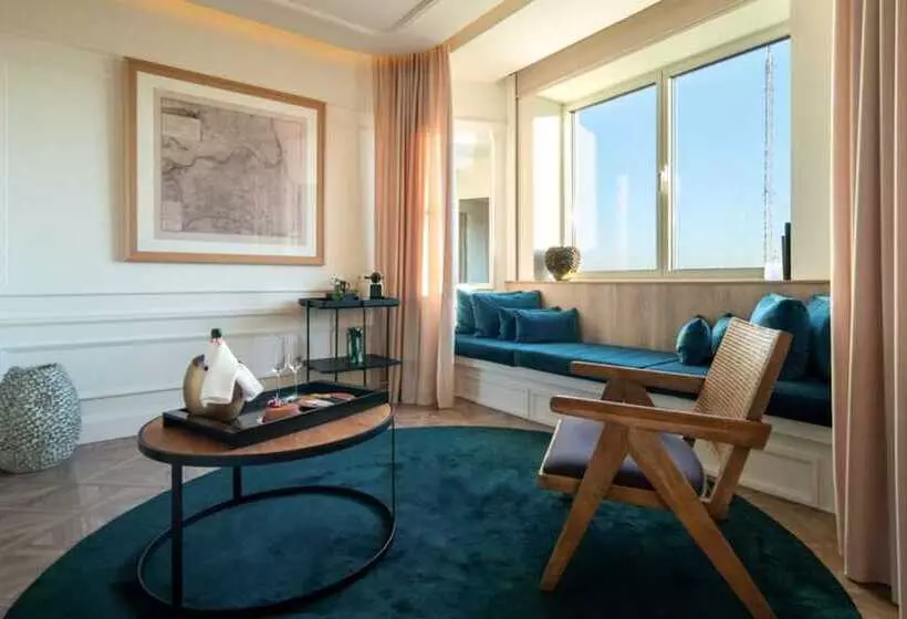 سوئیت جونیور پریمیوم, Only You Hotel Valencia