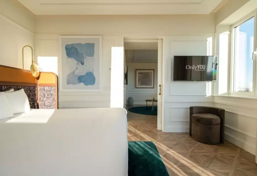 سوئیت جونیور پریمیوم, Only You Hotel Valencia