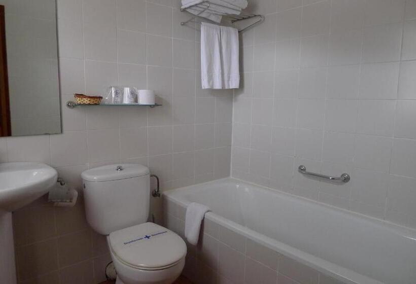 חדר סטנדרט לארבעה, Aero Hotel Cerdanya Ca L Eudald