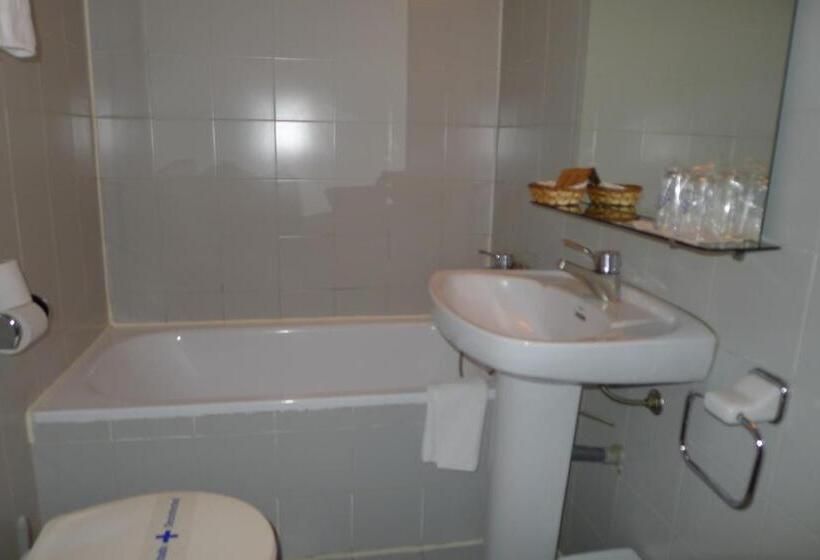 חדר סטנדרט לארבעה, Aero Hotel Cerdanya Ca L Eudald