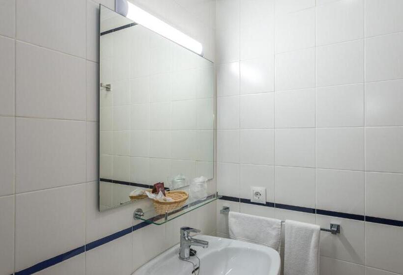 标准单人间, H. Ciudad De Lepe