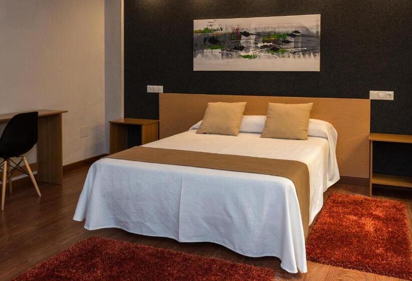 غرفة عائلية, H. Ciudad De Lepe