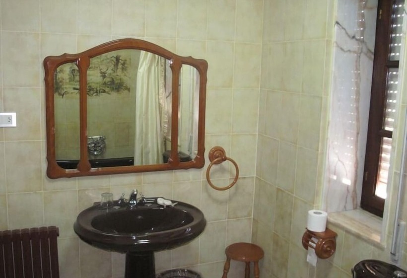 غرفة قياسية رباعية, Antoyana