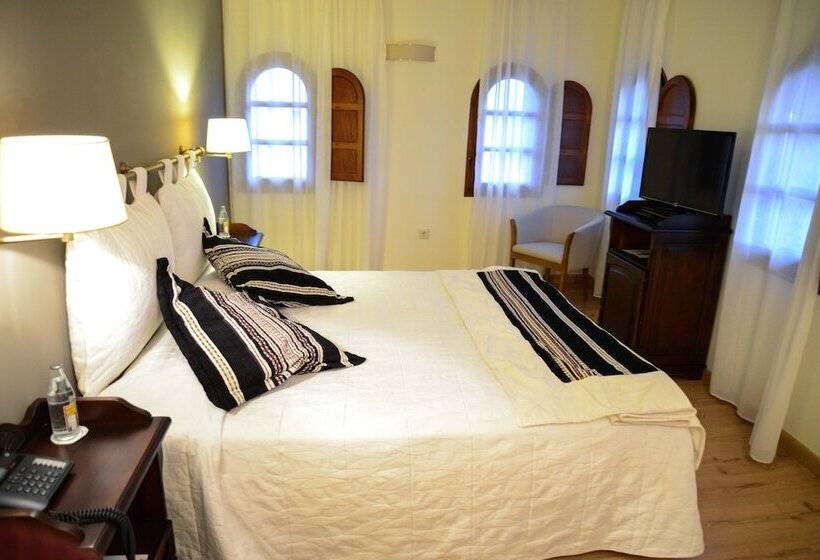 غرفة قياسية مطلة على الجبل, Cardenal Ram