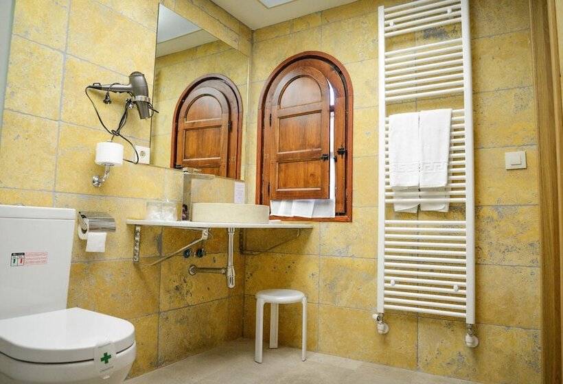 غرفة قياسية مطلة على الجبل, Cardenal Ram