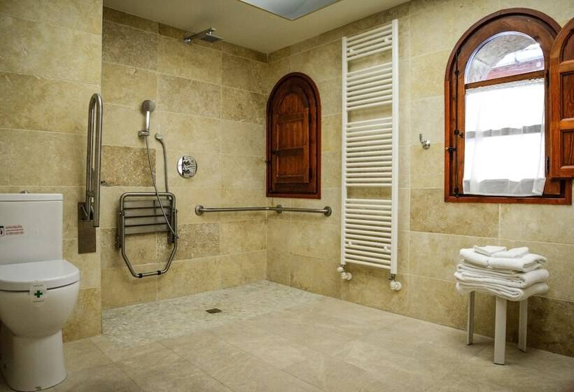 غرفة قياسية مطلة على الجبل, Cardenal Ram