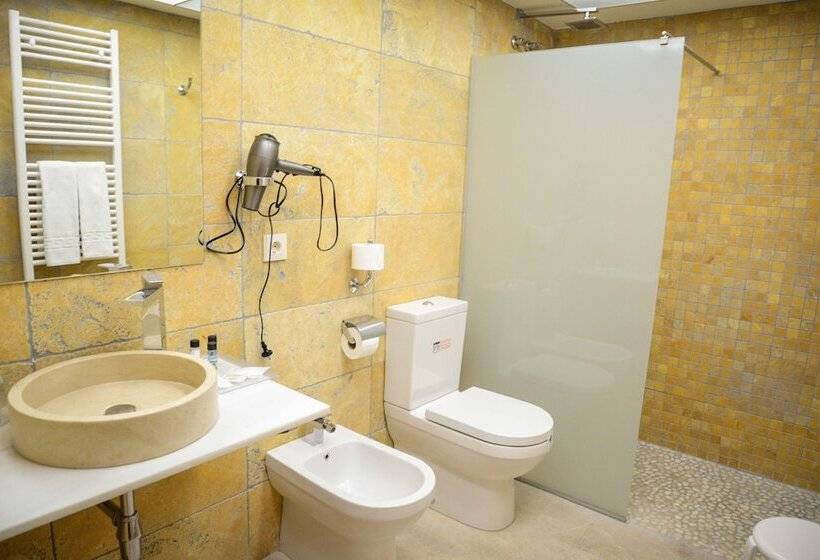 غرفة قياسية مطلة على الجبل, Cardenal Ram