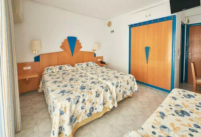 Quarto Triplo Standart, Checkin Blanes