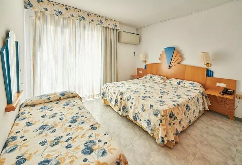 Quarto Triplo Standart, Checkin Blanes