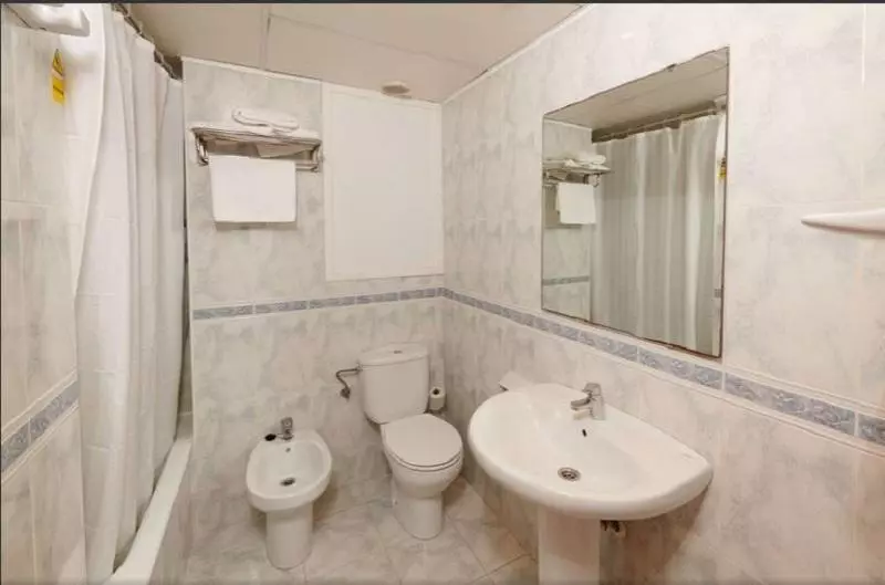Quarto standart individual, Checkin Blanes