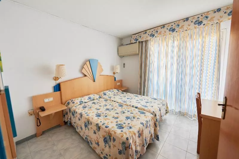 Quarto standard, Checkin Blanes