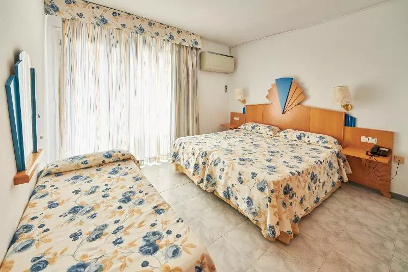 Quarto Triplo Standart Vista Mar, Checkin Blanes