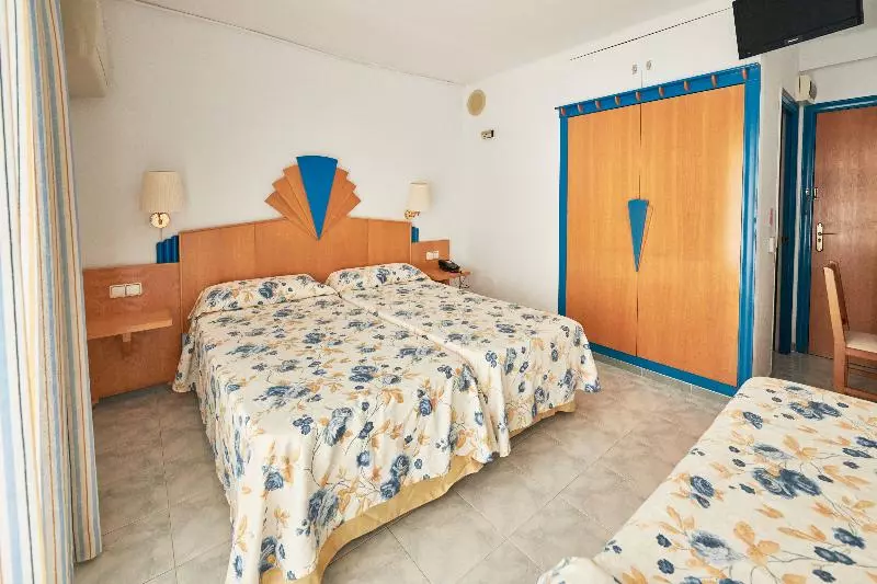 Quarto Triplo Standart Vista Mar, Checkin Blanes