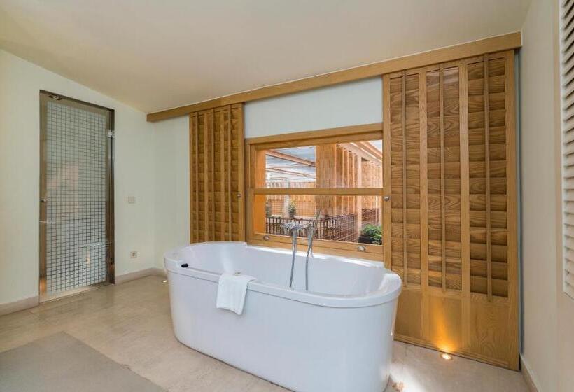 סוויטת ג'וניור, Mim Sotogrande