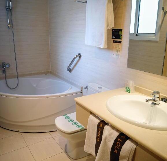 패밀리 룸, Dona Lola