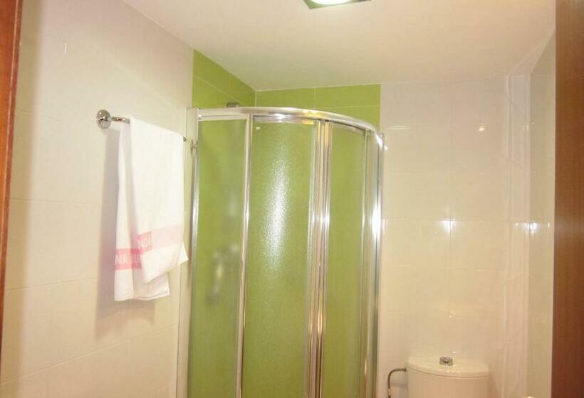 اتاق استاندارد, Elena María