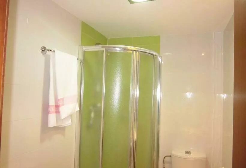 Chambre Standard, Elena María