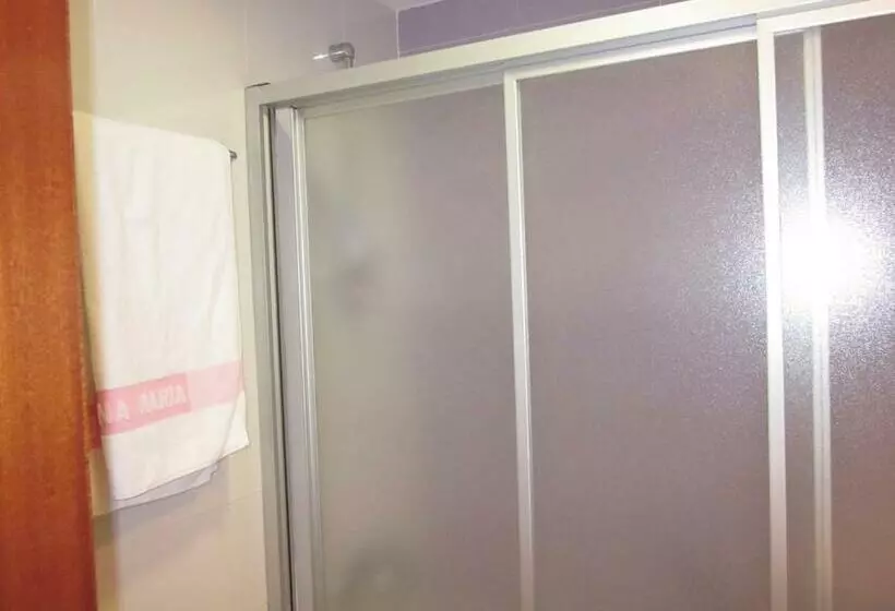 Chambre Standard, Elena María