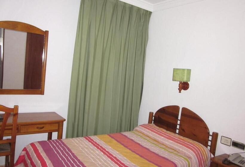 اتاق استاندارد یک نفره, Elena María