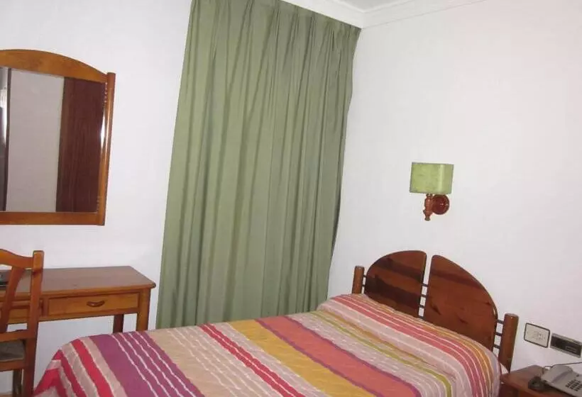 Chambre Standard Individuelle, Elena María