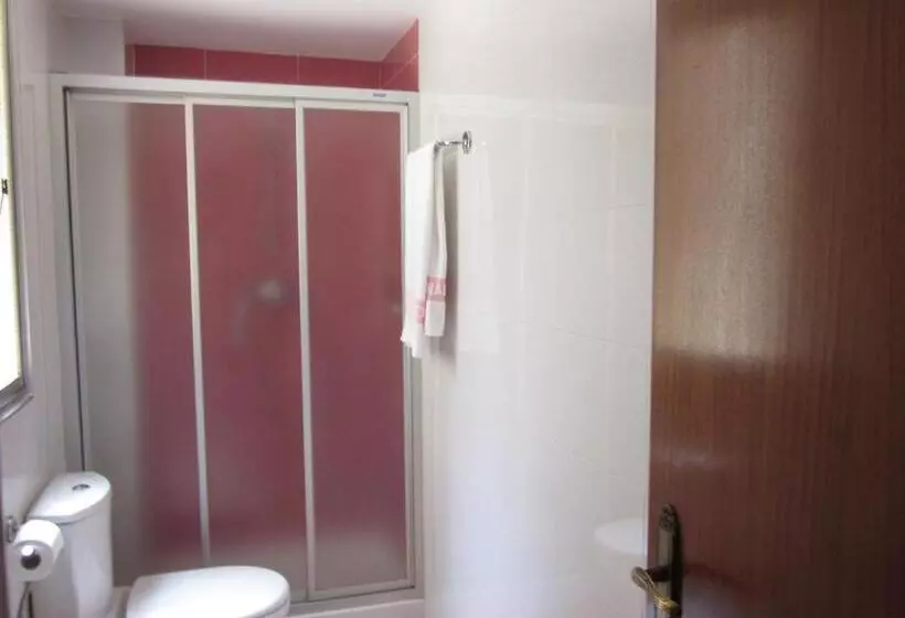 Chambre Standard Individuelle, Elena María