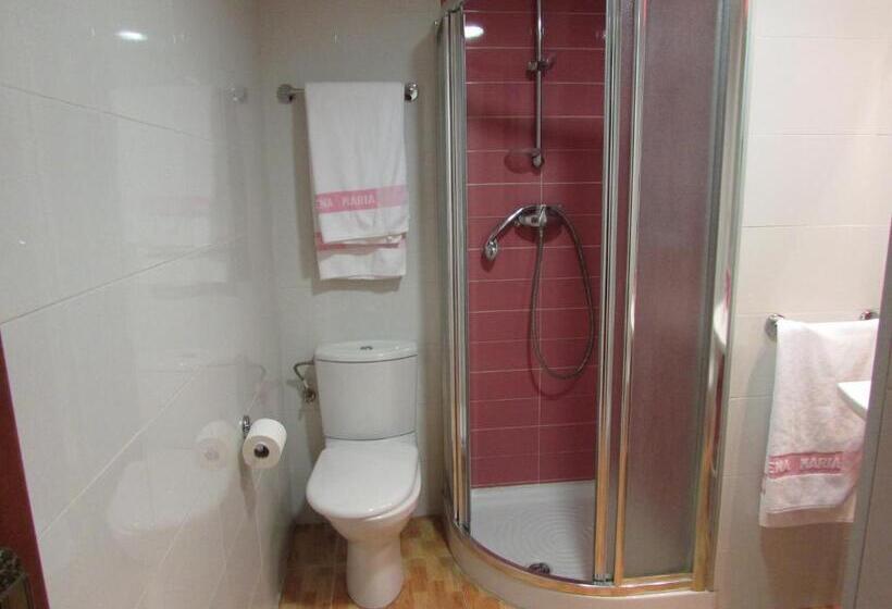 اتاق استاندارد سه نفره, Elena María