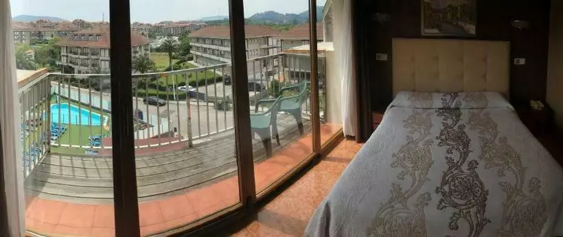 Standard Room, Gala