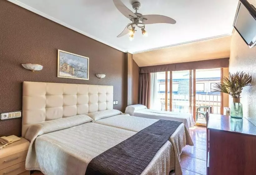 Standard Triple Room, Gala