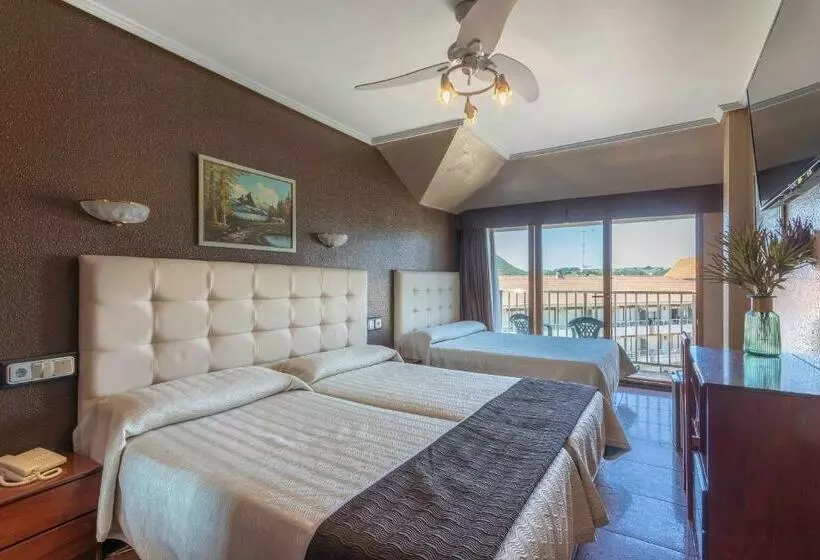 Standard Triple Room, Gala