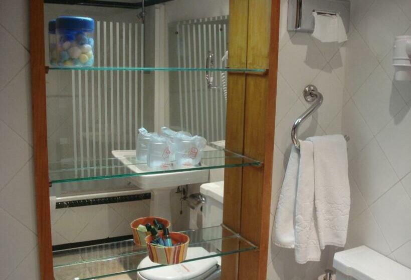 家庭间, Kenia Nevada