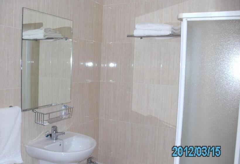 스탠다드 트리플 룸, La Duquesa