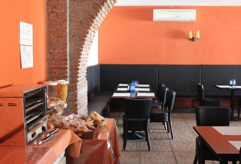 اتاق استاندارد یک نفره, La Mirada