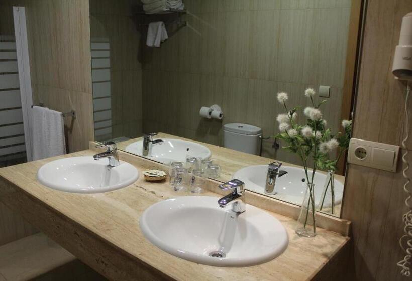 اتاق استاندارد سه نفره, La Mirada