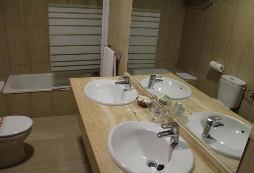 اتاق استاندارد سه نفره, La Mirada