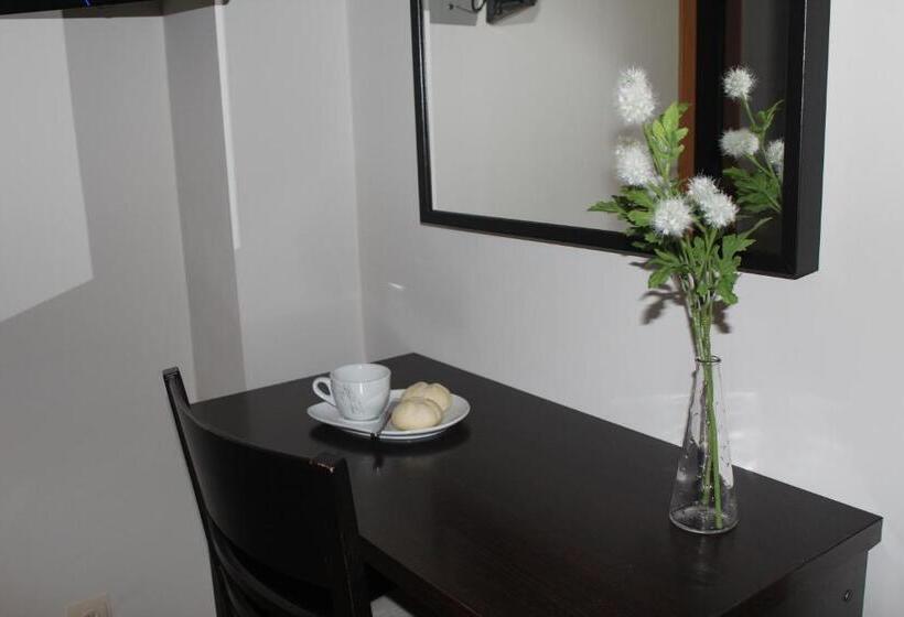 اتاق استاندارد سه نفره, La Mirada