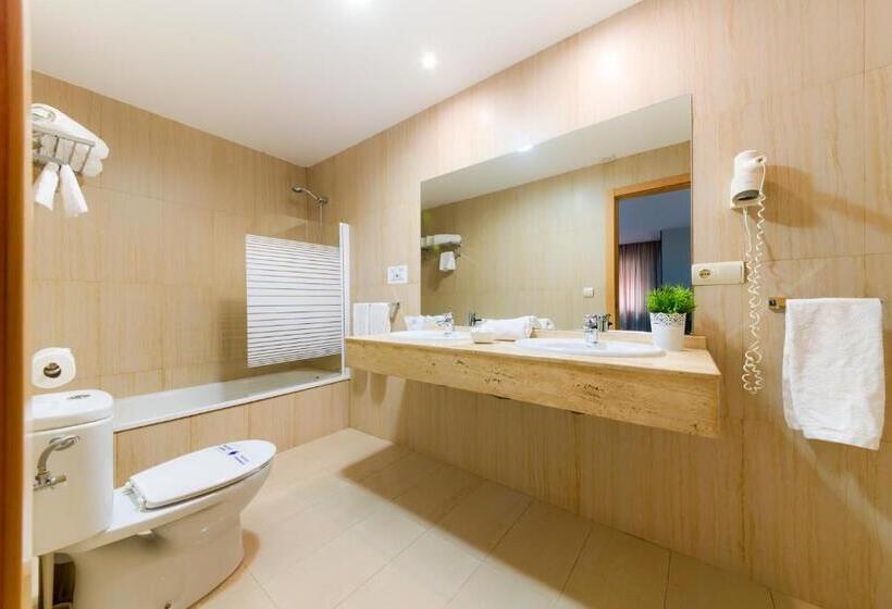 اتاق استاندارد سه نفره, La Mirada