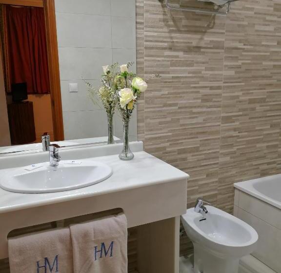 اتاق استاندارد سه نفره, Maestre