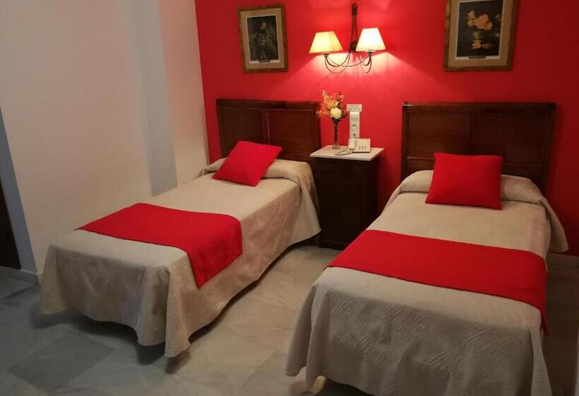 اتاق استاندارد سه نفره, Maestre