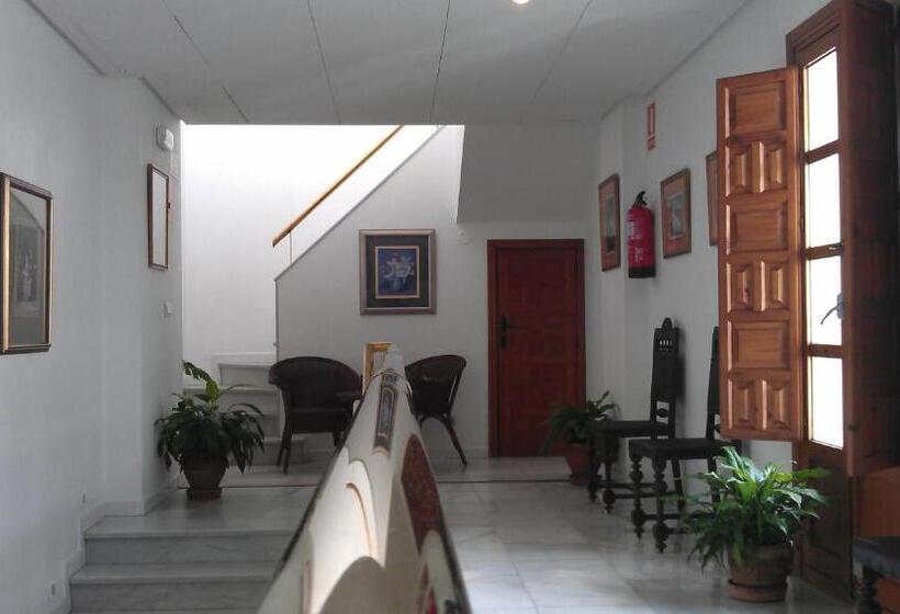 اتاق استاندارد سه نفره, Maestre