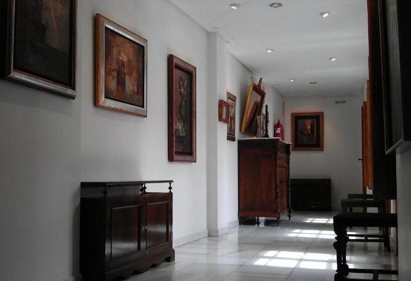 اتاق استاندارد سه نفره, Maestre