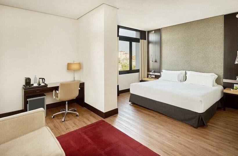 带露台的小型套房, NH Avenida Jerez