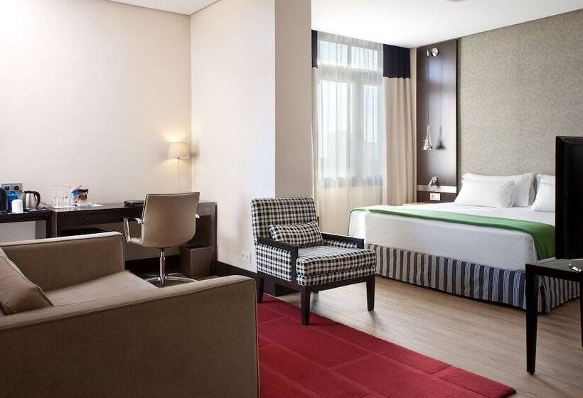 带露台的小型套房, NH Avenida Jerez