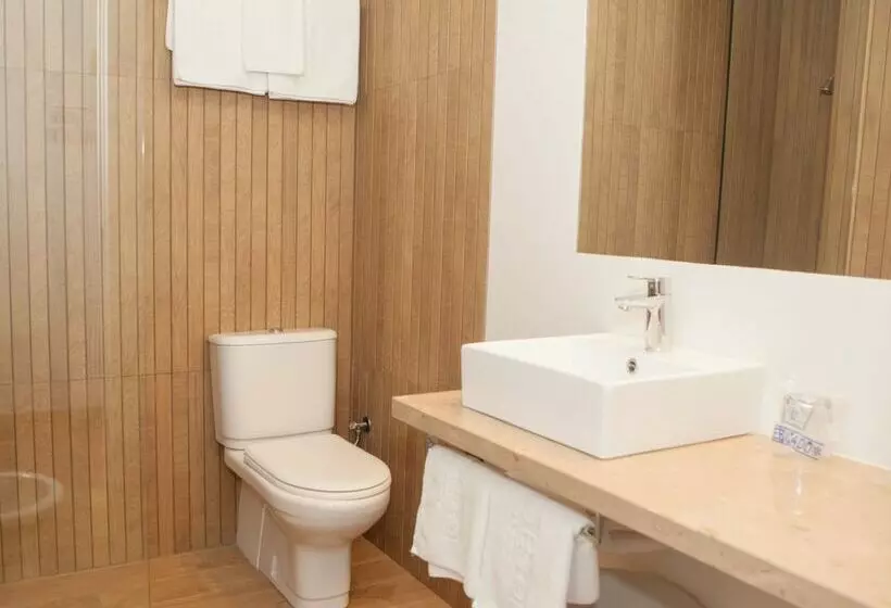 اتاق استاندارد چهار تخته با چشم‌انداز دریا, Puertobahia & Spa